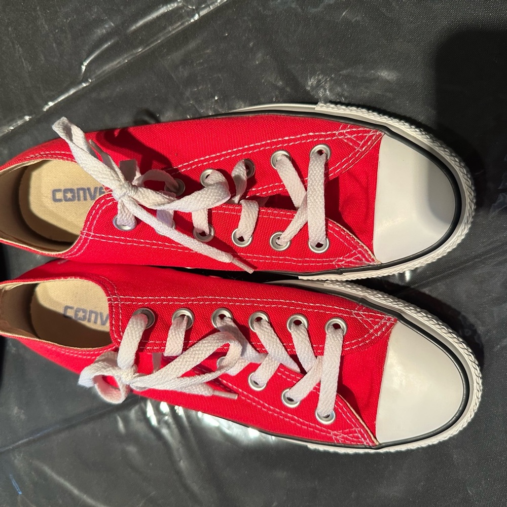 Red low top converse